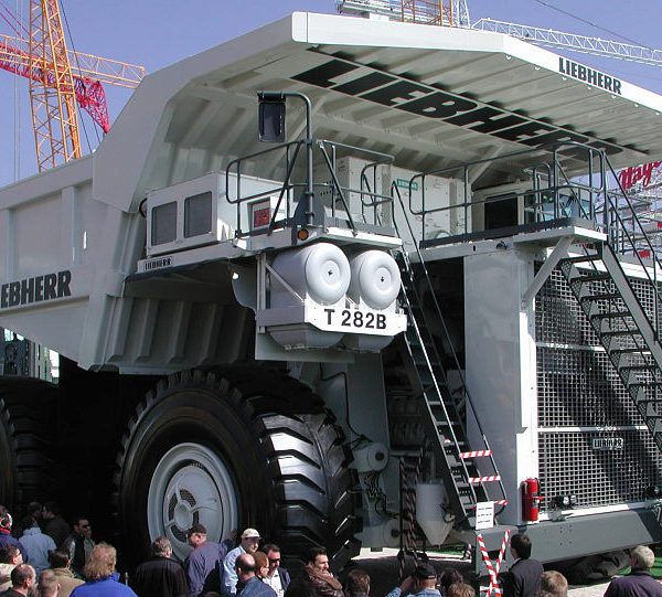 Liebherr t282 1 600x541
